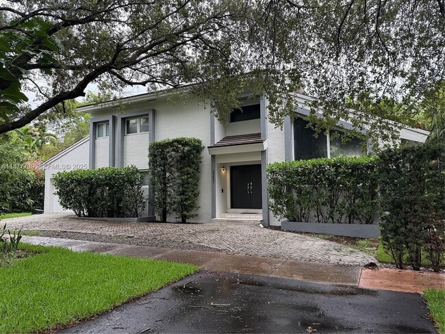 Building Photo - 3231 Salzedo St