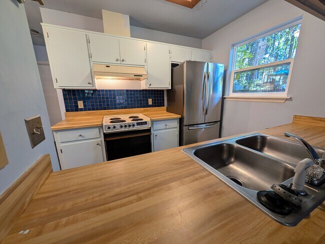 Foto del edificio - 151 Parkbrook Cir