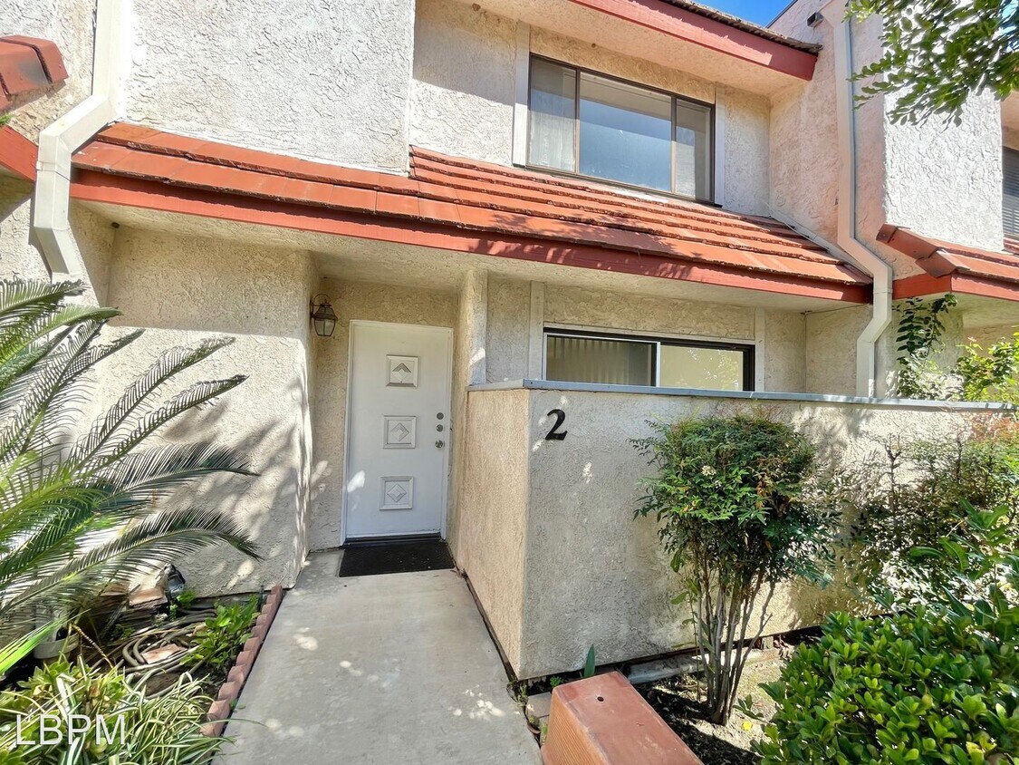 Primary Photo - 3 br, 2 bath House - 9541 Woodman Ave #2
