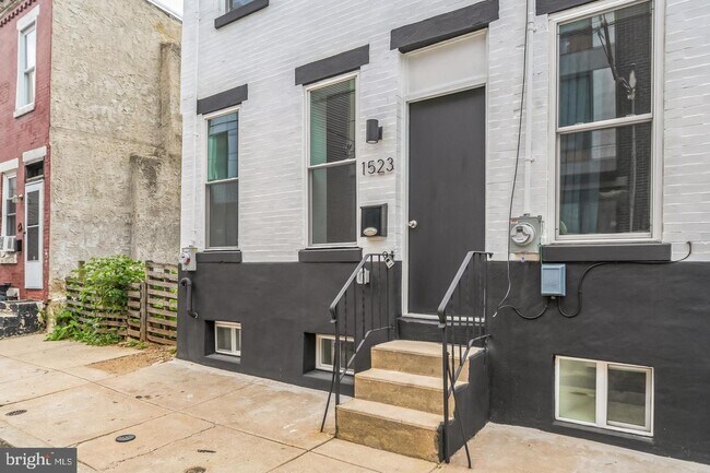 Building Photo - 1523 S Lambert St