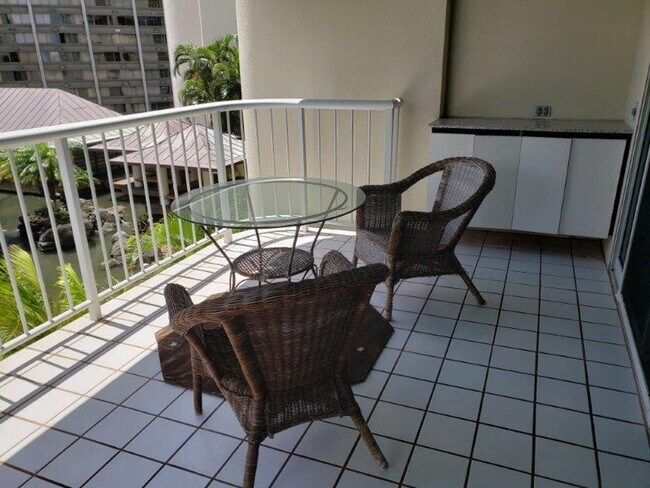 Foto del edificio - Honolulu Park Place - 1 Bedroom, 1 bath Condo with 2 parking stalls