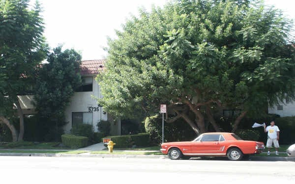 Primary Photo - 5735 Woodman Ave