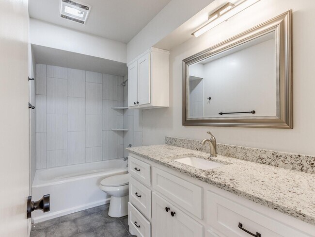 Foto del edificio - 5933 N Redmond Ave