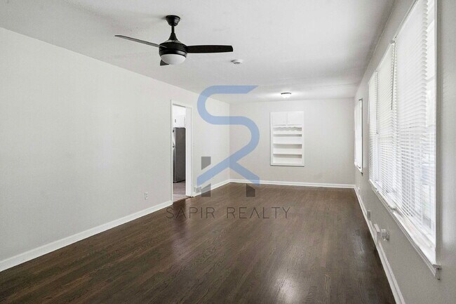 Building Photo - Paws Welcome! Charming 3BR Home in Historic Lithonia