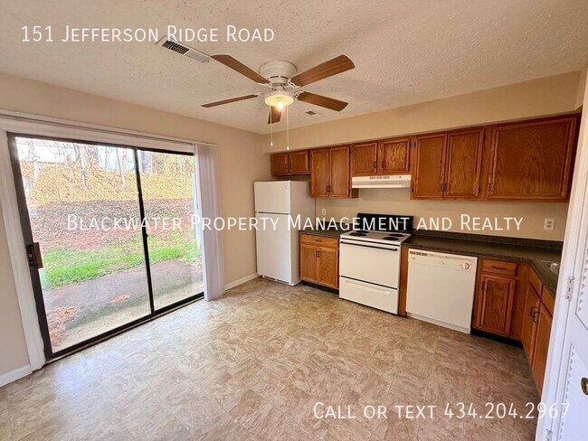 Foto del edificio - 151 Jefferson Ridge Rd