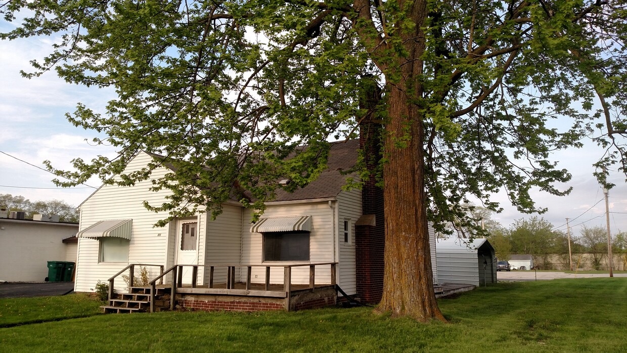 Primary Photo - 105 S Auburn St