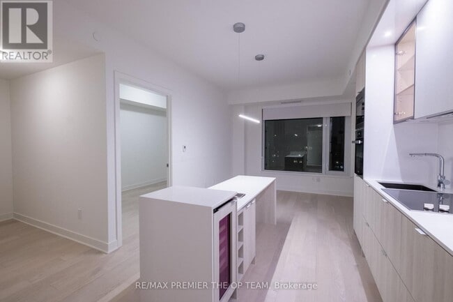 Photo du bâtiment - 11 Yorkville Ave