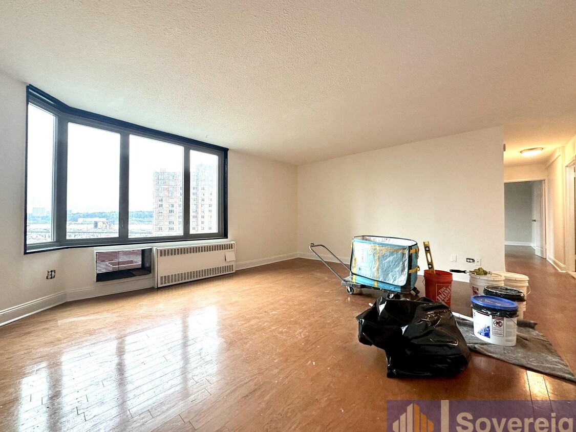 Primary Photo - 3333 Broadway