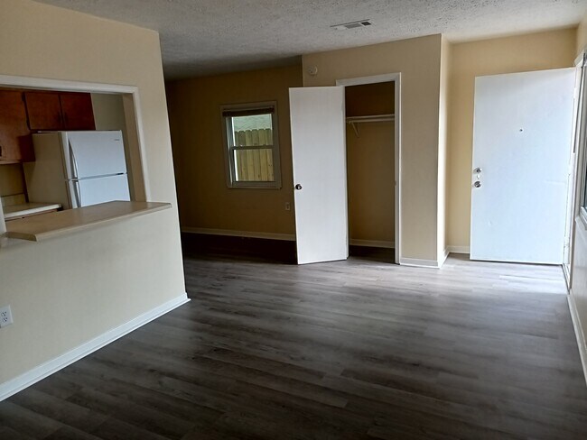 Open concept with bar - 5230 beach dr #a