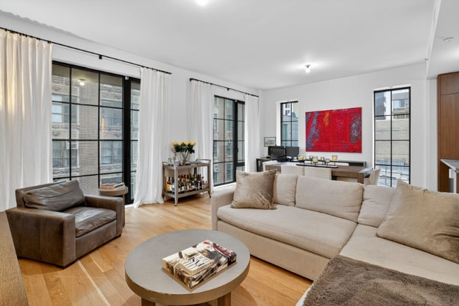 Building Photo - 441 W 37th St