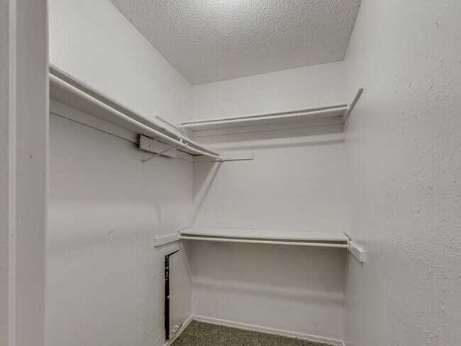 Foto del edificio - MOVE IN SPECIAL NO DEPOSIT IF LEASED BY JU...