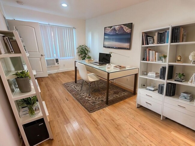 Foto del edificio - 1010 Wilton Pl