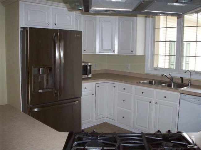 Building Photo - 27 Bayberry Cir