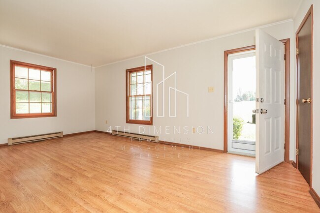 Foto del edificio - Charming 3-Bed, 2-Bath Home with 1,480 Sq....