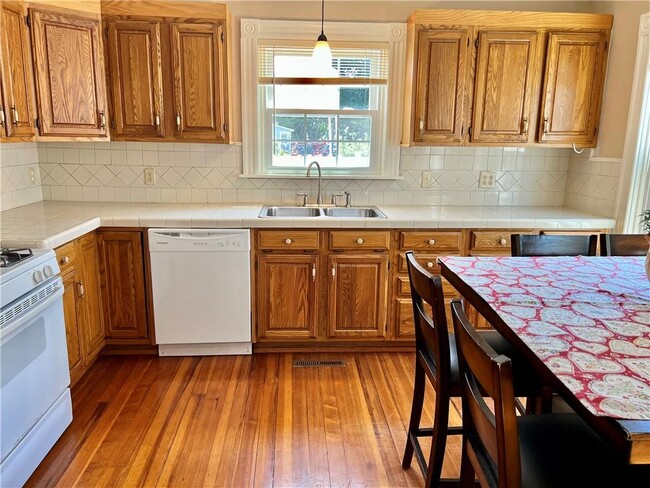 Building Photo - 15 Edgemont Ave