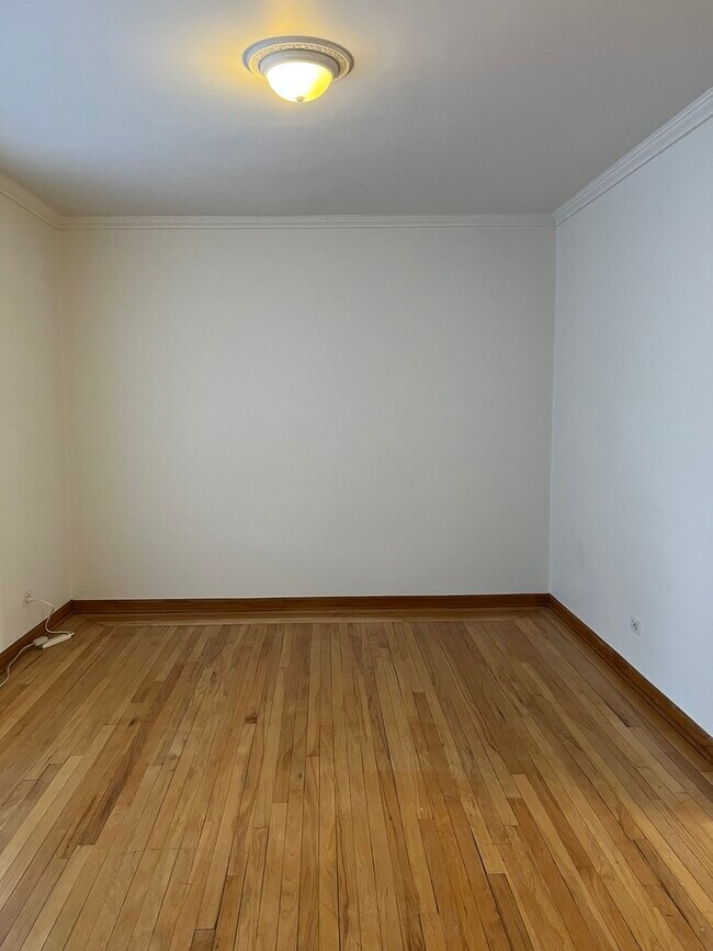 Building Photo - 10921 S LONGWOOD Dr