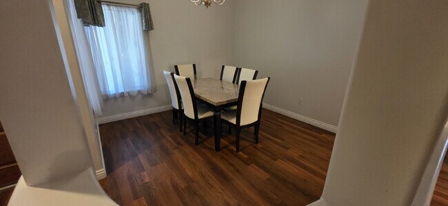 Building Photo - 4 Bed | 2 Bath Home with Sunroom, Outdoor Kitchen & Backyard Oasis