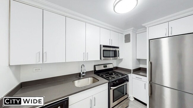 Kitchen - 96 Fifth Ave