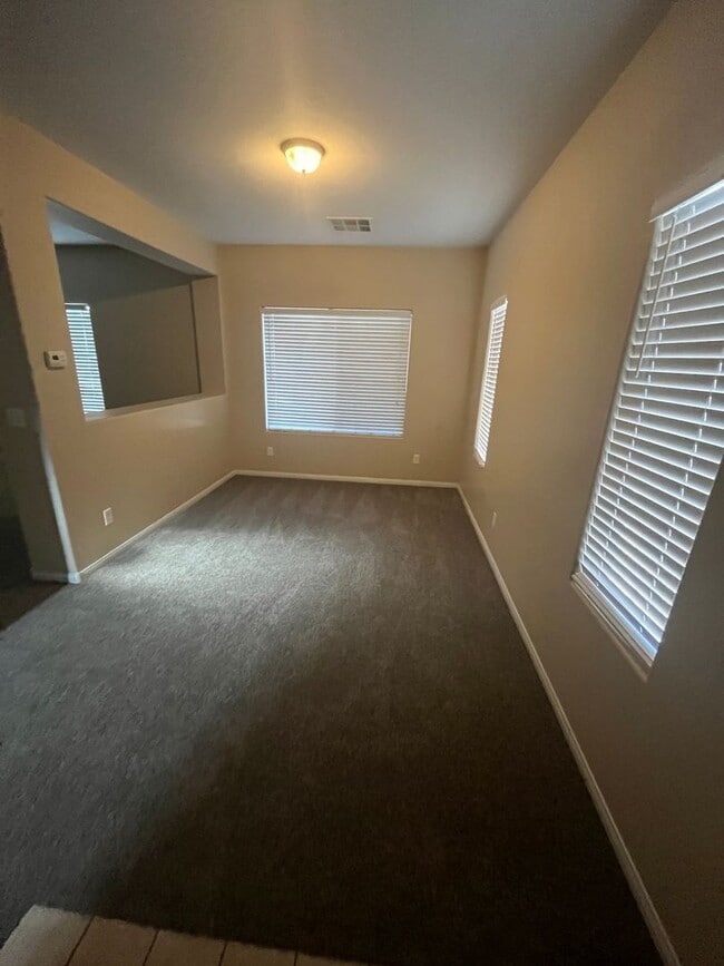 Building Photo - OPEN & AIRY 2 STORY W/4 BEDS, 2 1/2 BATH &...