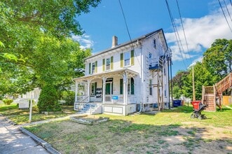 Building Photo - 204-204 1/2 Atlantic St