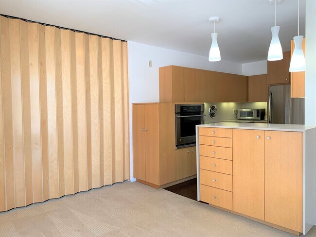 Foto del edificio - Mid-Century Modern Condo with Views of Balboa Park - 2 Bed x 2 Bath with Parking