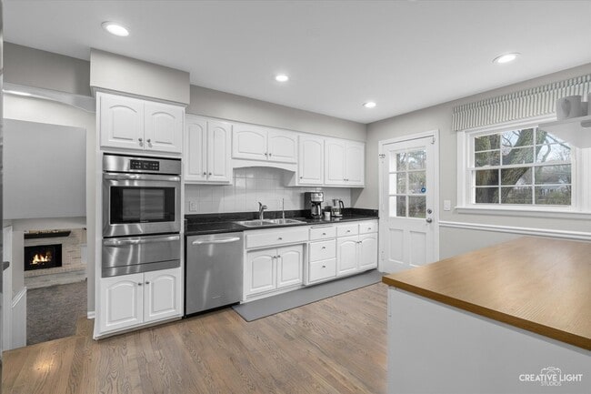 Building Photo - 1104 N Brainard St