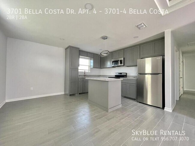 Building Photo - 3701 Bella Costa, 3701-4 Bella Costa