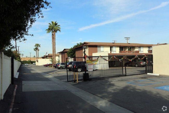 Building Photo - Vista Del Sol Apartments
