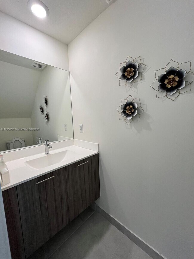 Foto del edificio - 4745 NW 83rd Pky