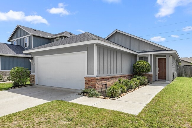 Building Photo - 5422 Sunway Dr