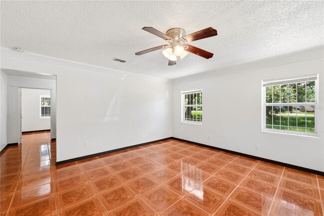 Building Photo - 808 S Ivey Ln