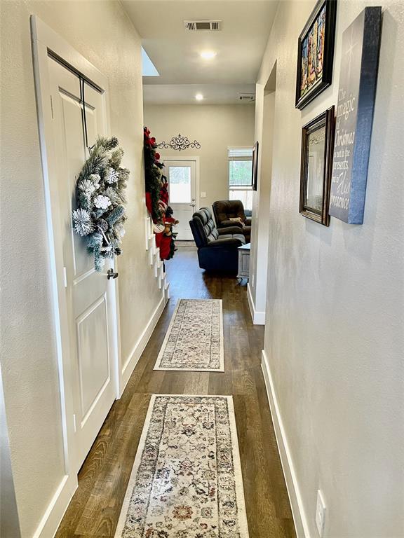 Foto del edificio - 423 Black Walnut Dr