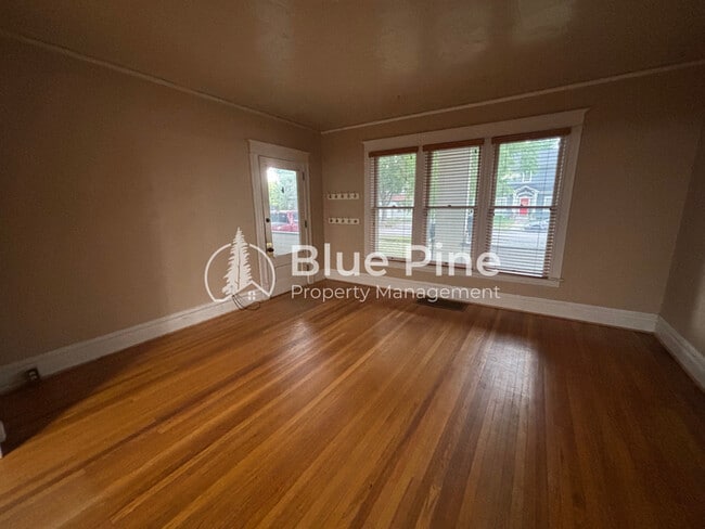Building Photo - 284 S Ridge Ave