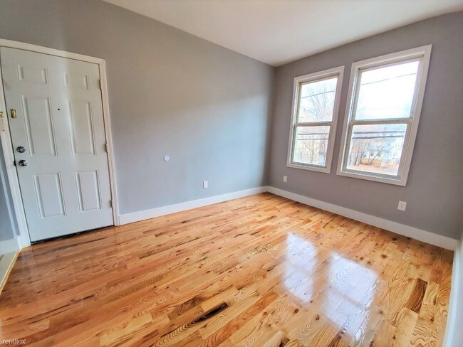 Building Photo - 3 br, 1 bath  - 6 Roosevelt Ter 1L