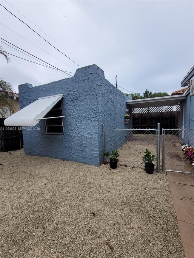 Foto del edificio - 2295 SW 25th St