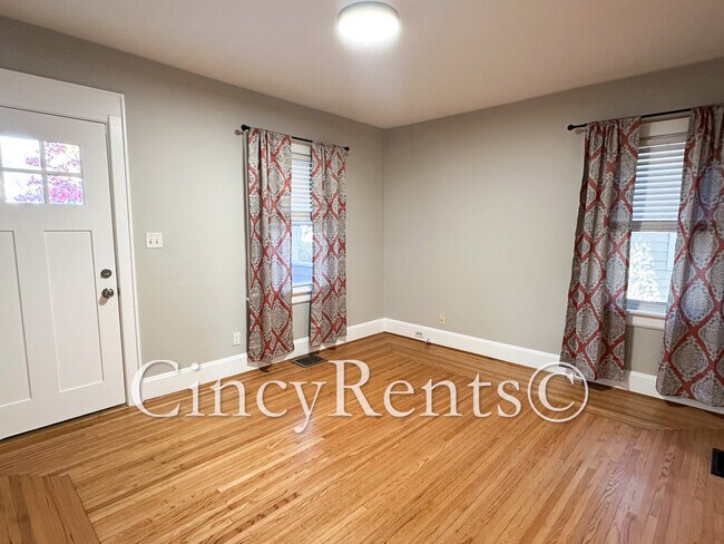 Foto del edificio - 3559 Rawson Pl