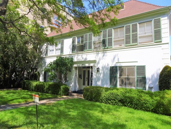 Building Photo - 446 N Oakhurst Dr