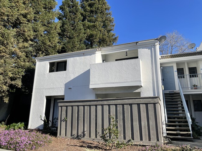 Building Photo - 1055 N Capitol Ave