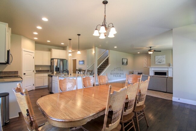 Building Photo - FURNISHED: 4 Bedroom, 2.5 Bath Home in Kennewick
