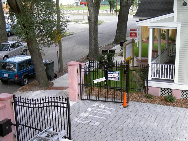 Foto del edificio - 406 E 38th St