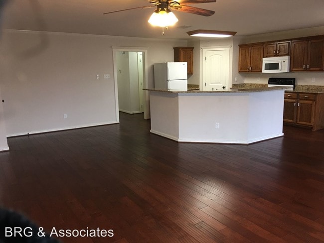 Building Photo - 206 S State Highway 342