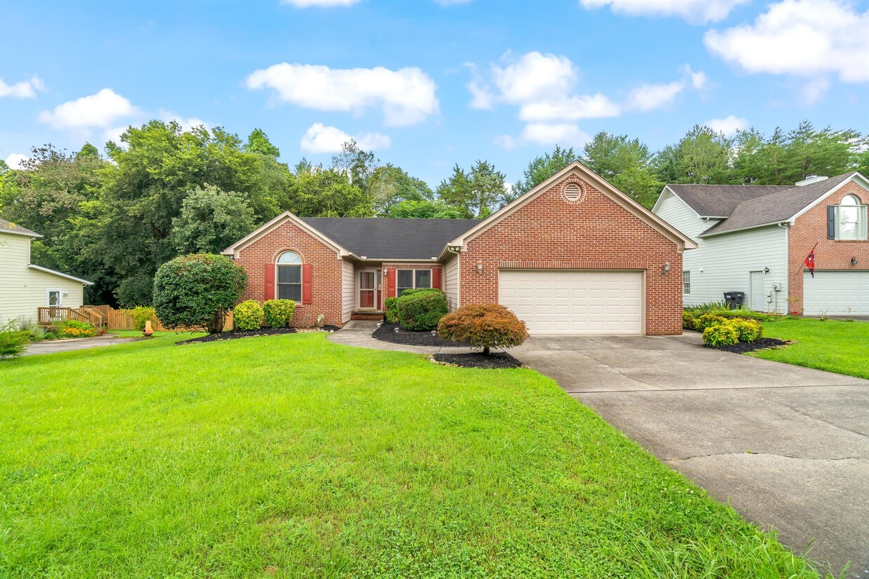 Primary Photo - 8112 Meadowood Ln