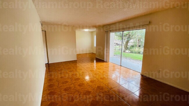 Building Photo - 5504 Pokeweed Ct