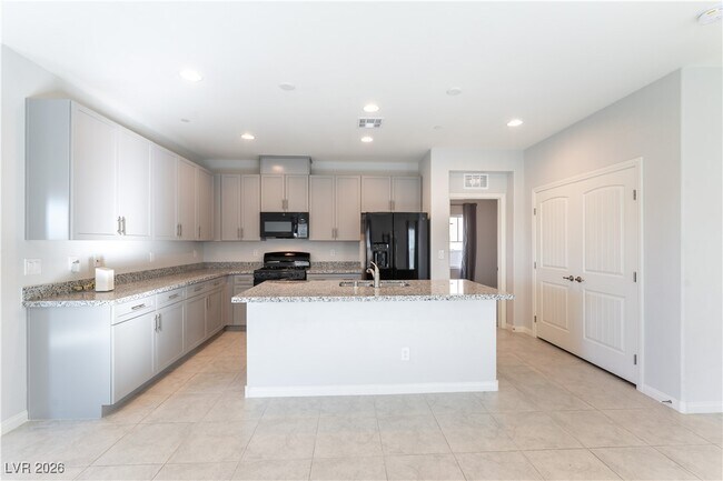 Building Photo - 747 N Water St