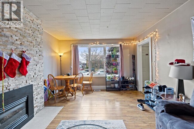 Building Photo - 554 Askin Ave