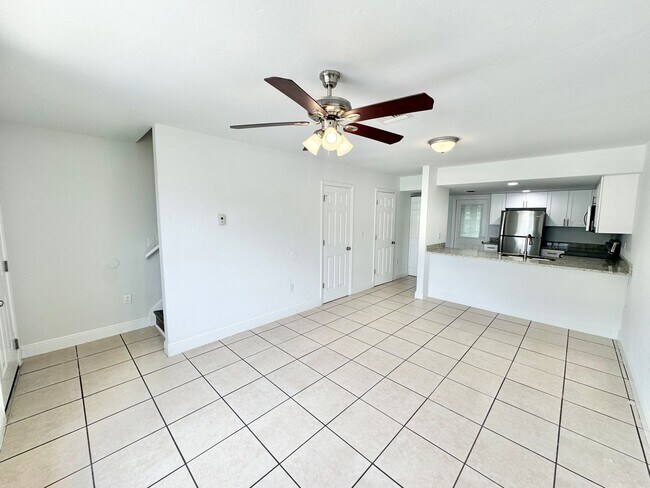Building Photo - PIKUS (Sunshine Villas - 1936 Sunshine Blvd)