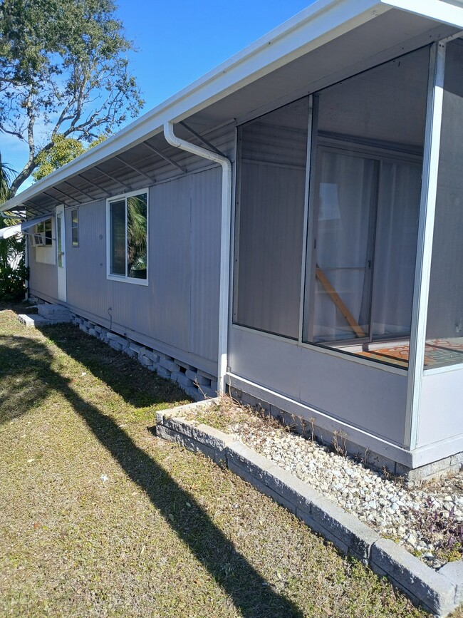 Building Photo - 2505 E Bay Dr