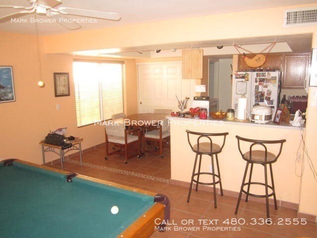 Building Photo - 1048 N Blackstone Dr