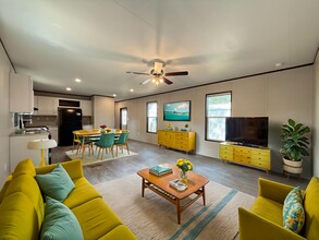 Building Photo - 127 Peggy St