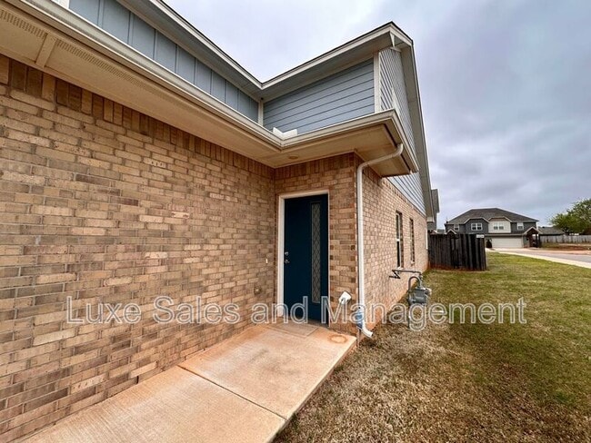 Building Photo - 2208 Camino Del Plaza Ln